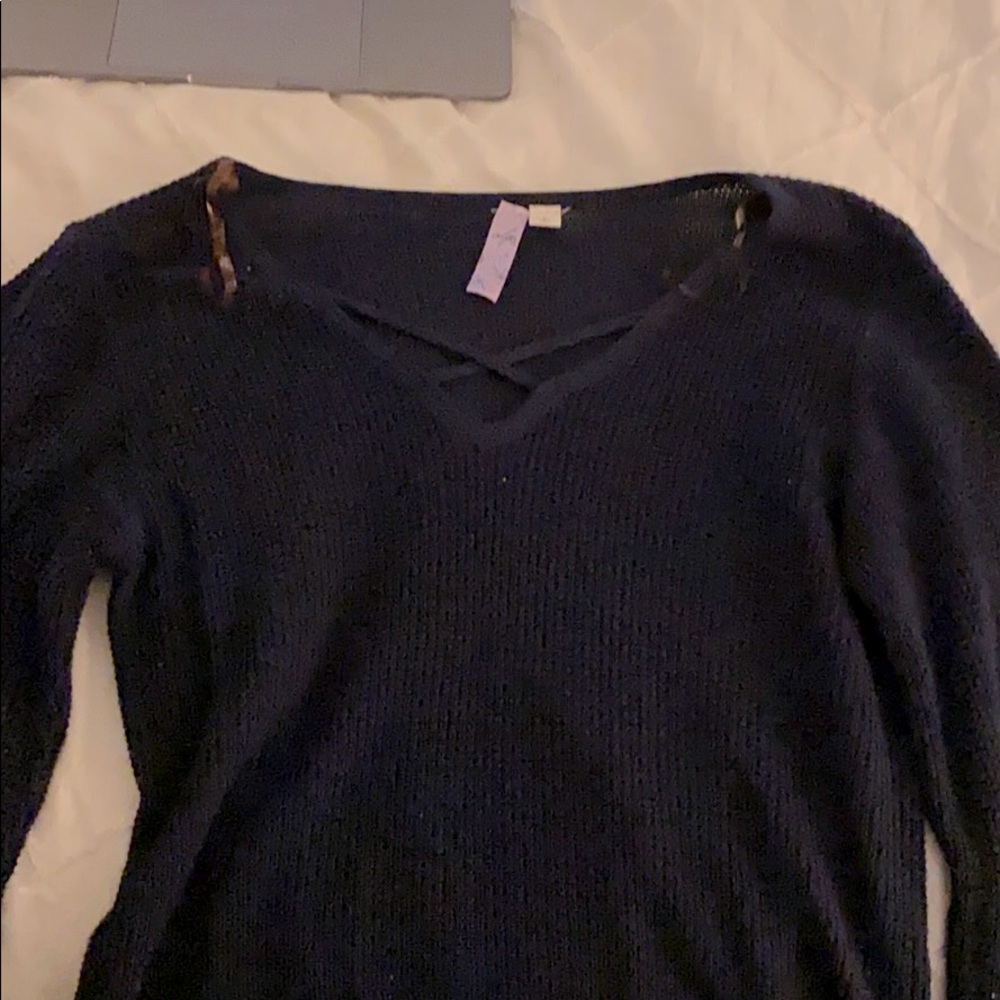 Long sleeve sweater shirt with cute front cross
